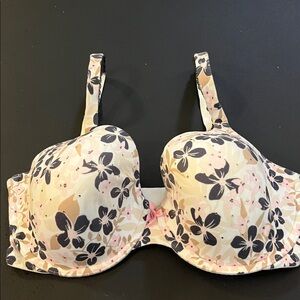 Victoria's Secret Floral Bra in Cream and Black